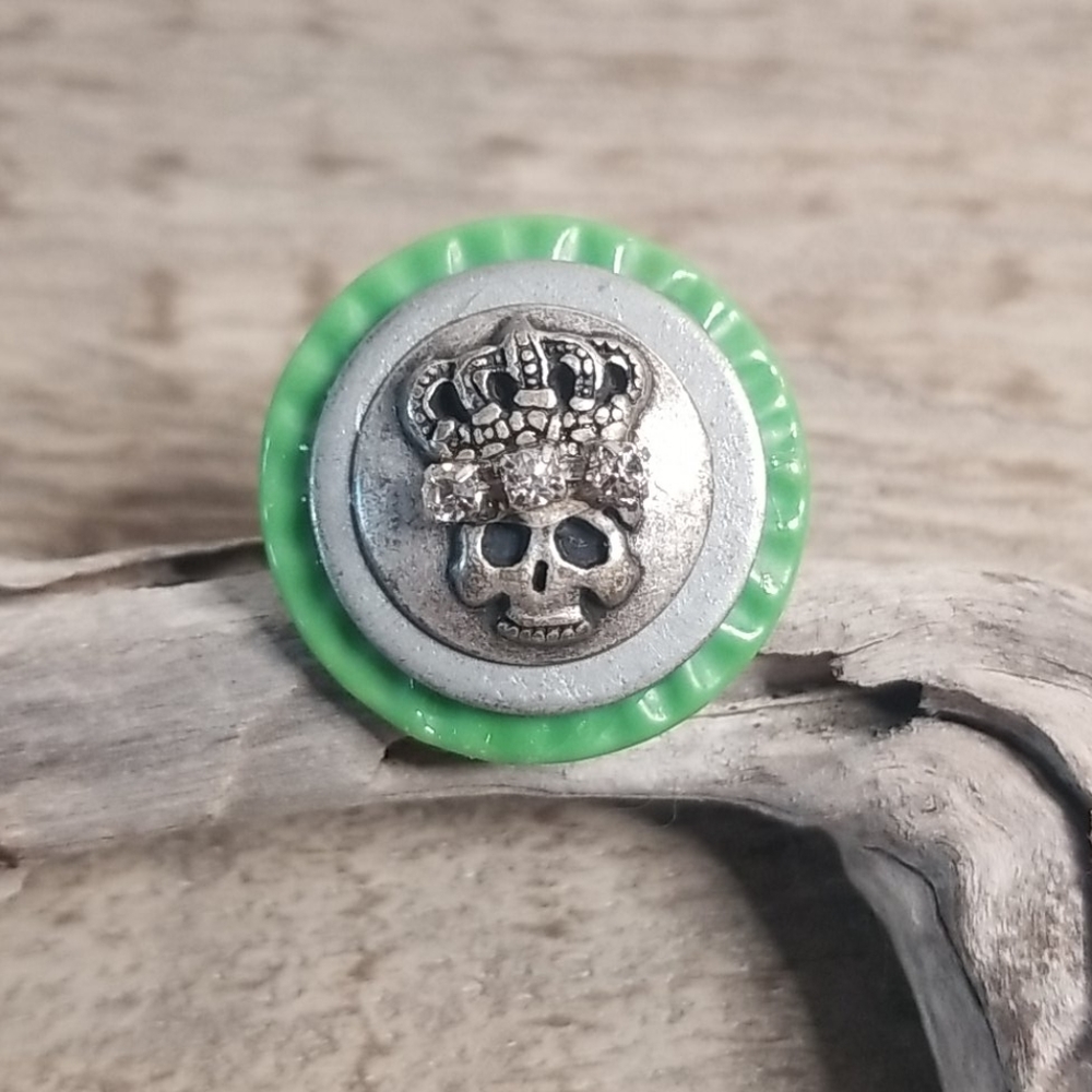 Skull ring
